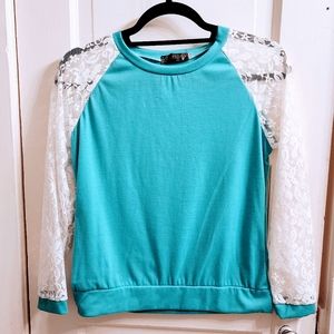 Women's Baseball Longsleeved Blue Shirt w/White Lace Sleeves, Size M